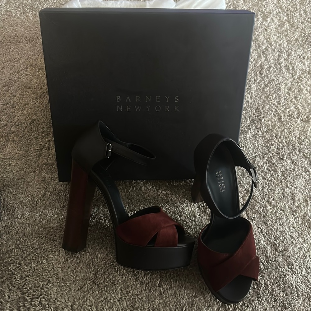 Barney’s size 7 heels never worn